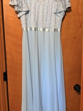 Elegant Lace Bodice Maxi Dress - Light Blue